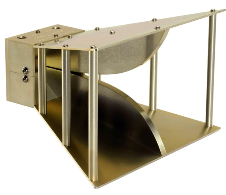 COM-POWER AH-118 Double Ridge Guide Horn Antenna, 1 GHz - 18 GHz